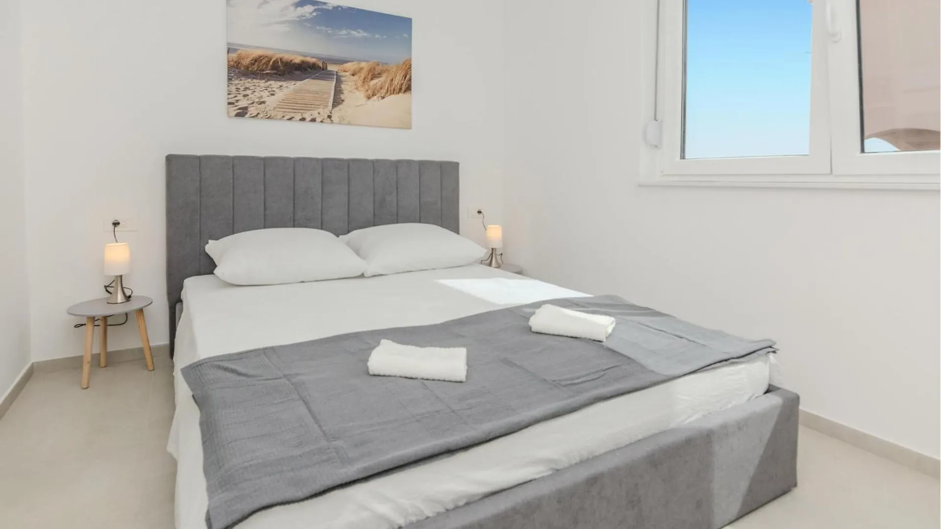 Amazing Home In Vrsi With Wifi
